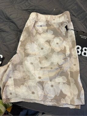 Dolores Ipsum Men’s Athletic Shorts — Taupe with White Floral